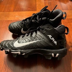 Nike boys football cleats size 5